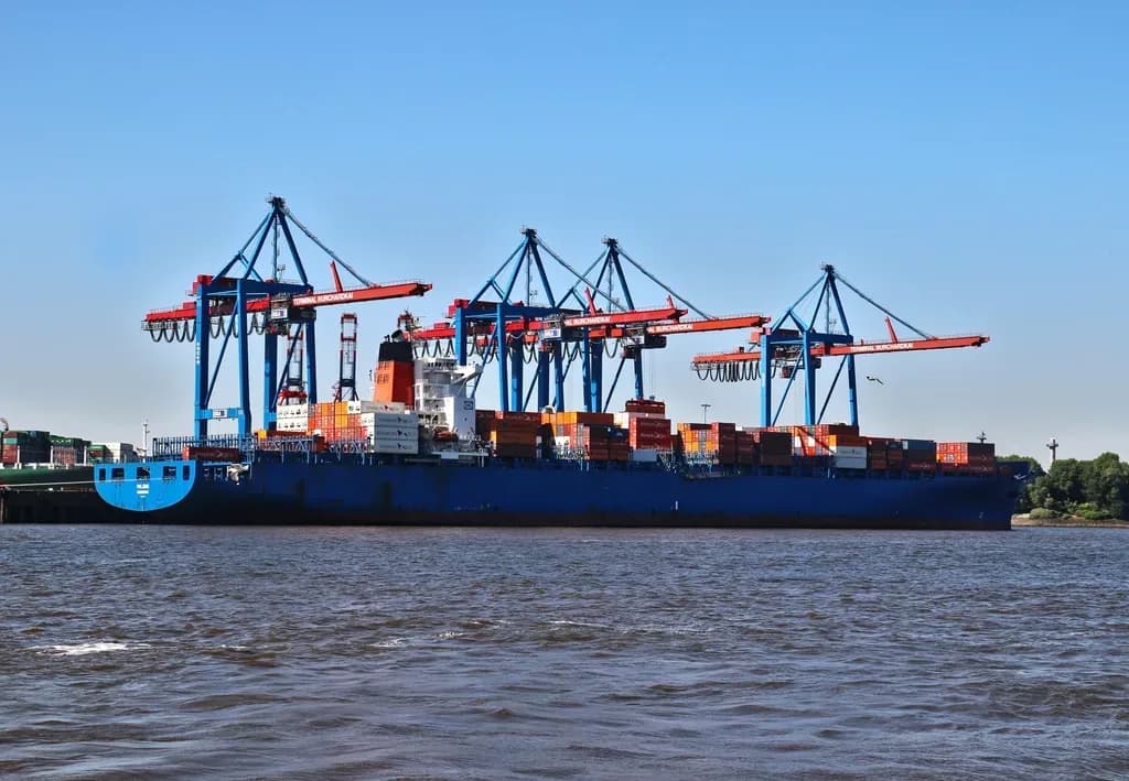 container ship port - Free container ship port image